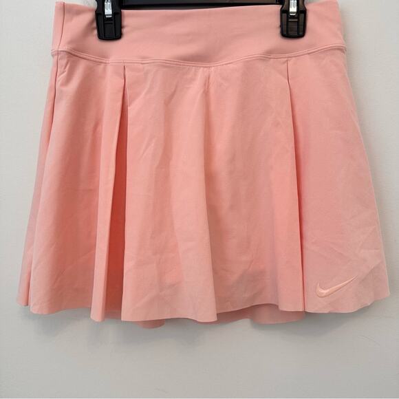 Nike Women's Soft Pink Skort Size Small NWT - Picture 1 of 4